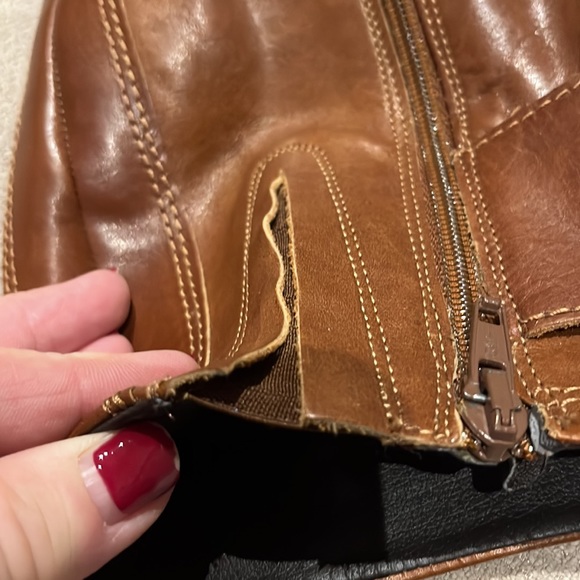 TOWN SHOES Tall Tan Riding Boots with inside zipper and gold accents size 8 - Picture 12 of 13